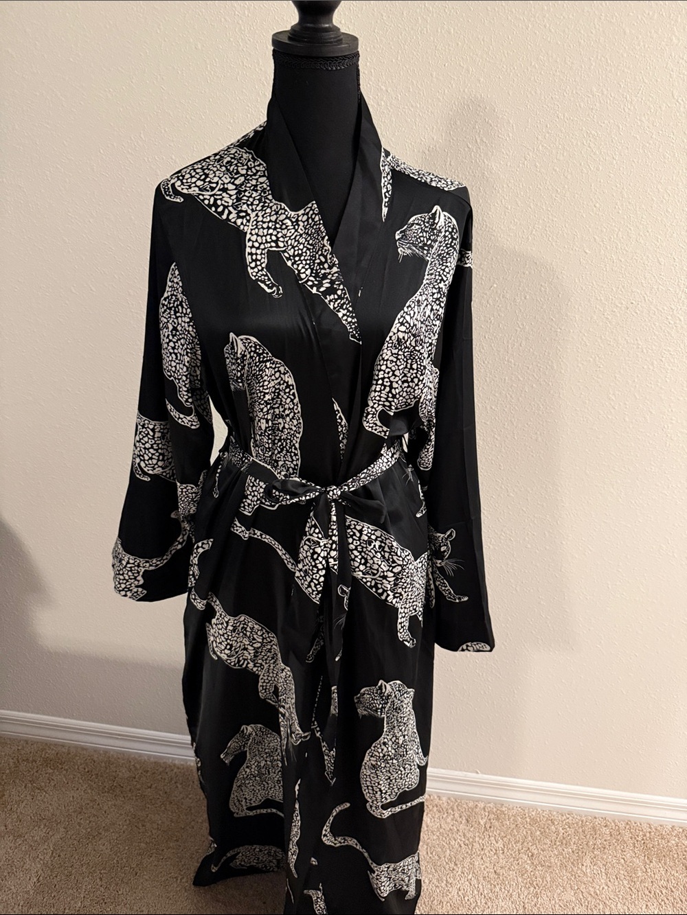 Victoria’s Secret Black & White Cat Full Length Print Robe - Women's Intimates